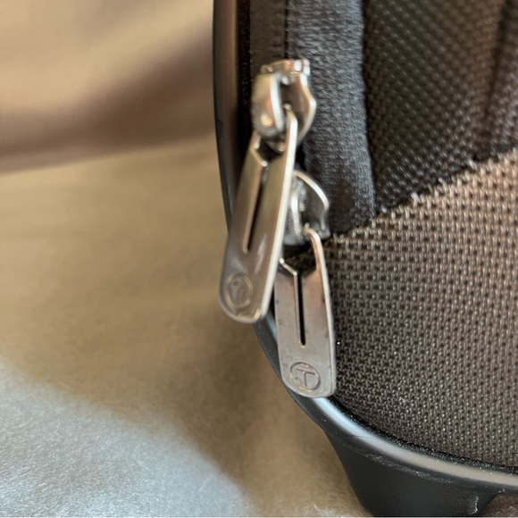 Tumi Dual-Tone Travel Bag for Men - Picture 3 of 16